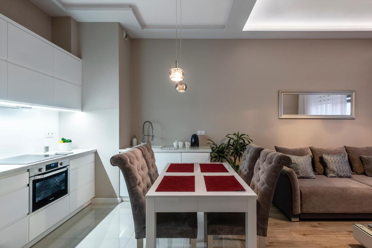 Warsaw - Aparts Lotnisko Okecie Apartamento Exterior foto